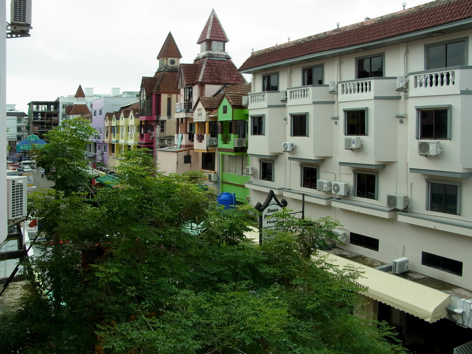 Niku Guesthouse Patong Kültér fotó