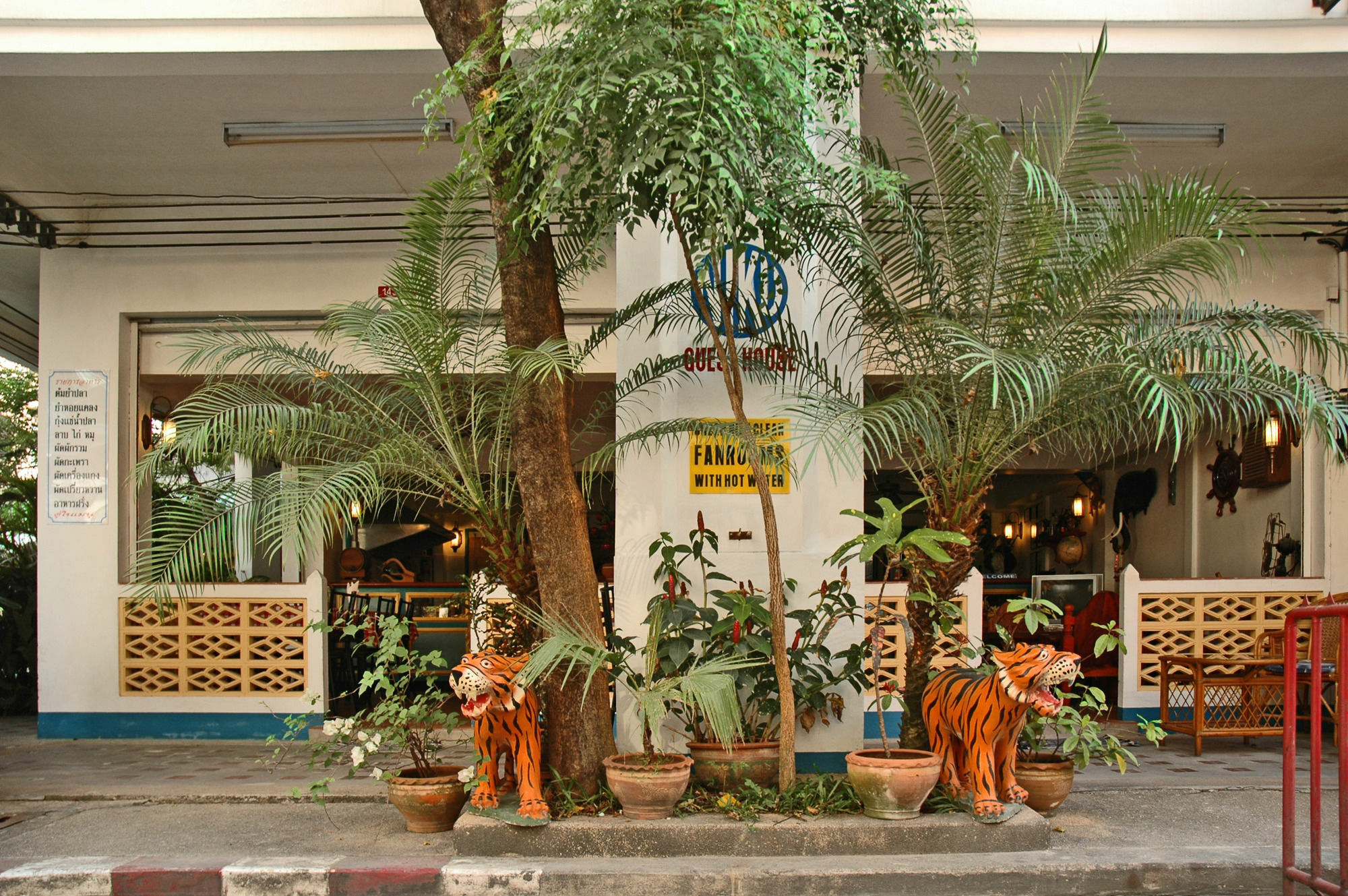Niku Guesthouse Patong Kültér fotó