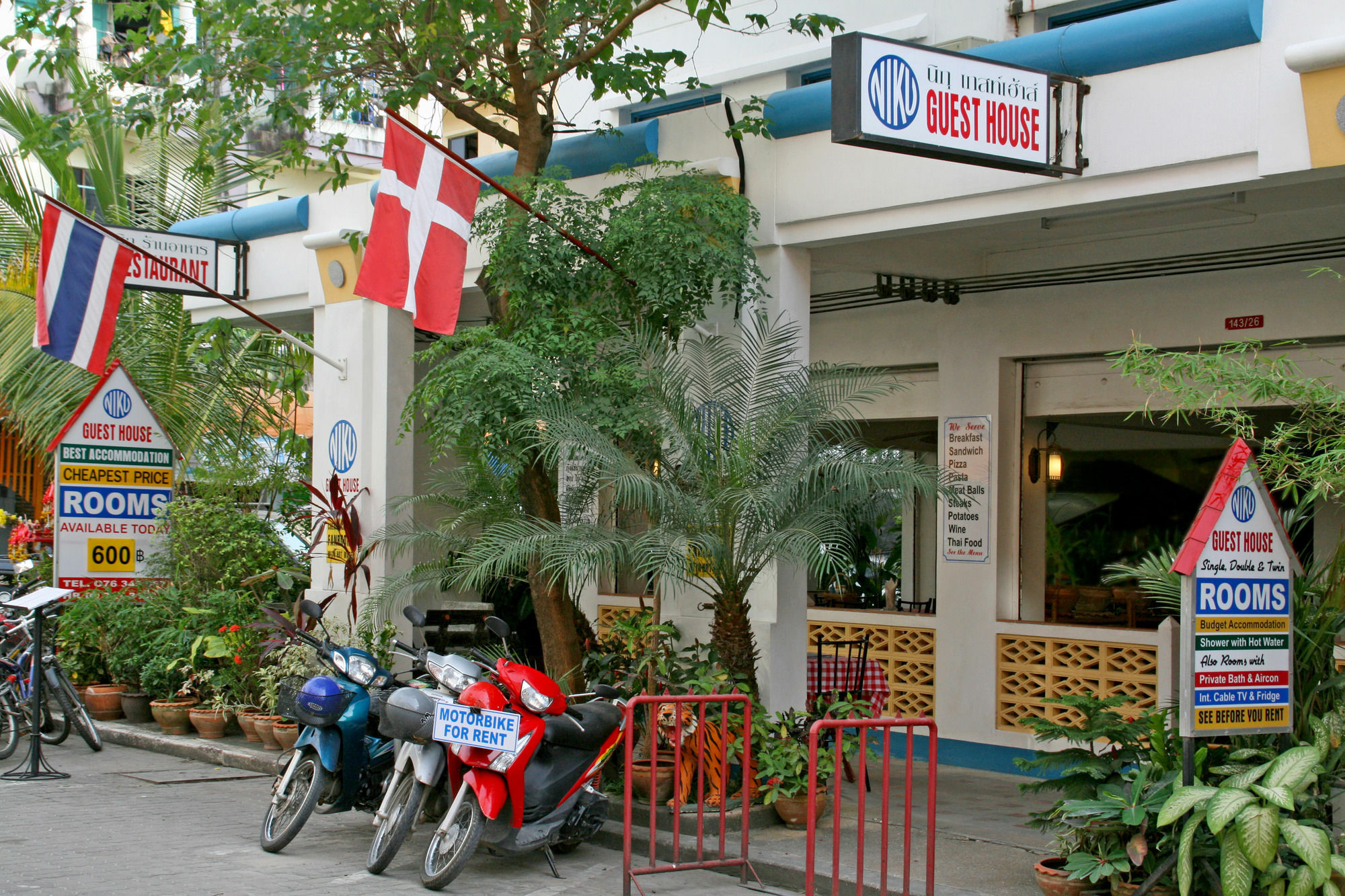 Niku Guesthouse Patong Kültér fotó