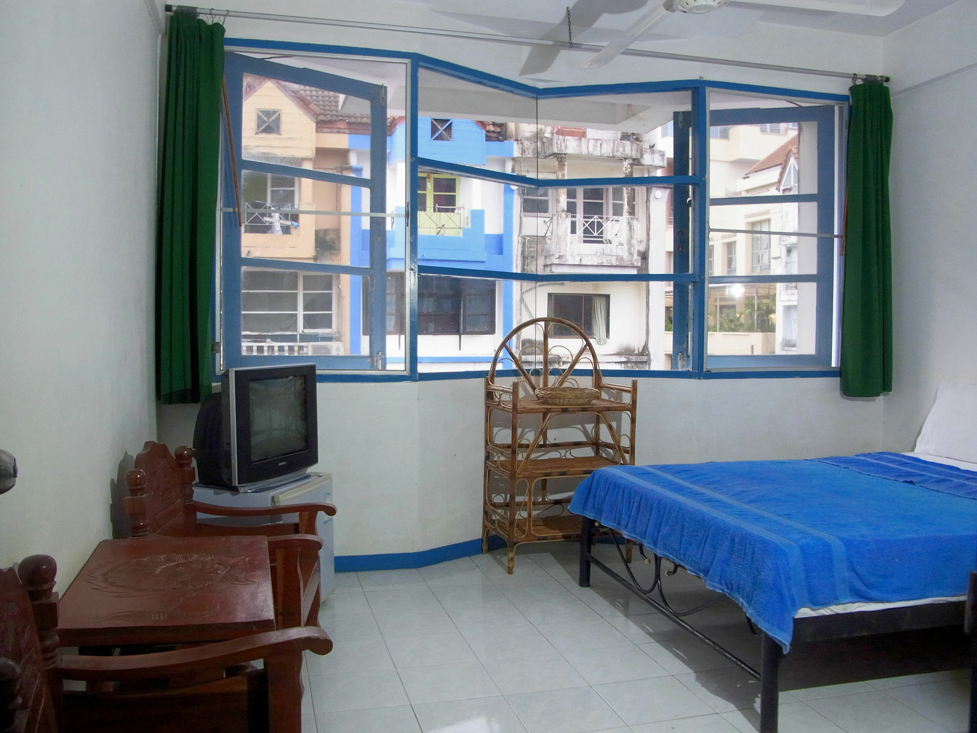 Niku Guesthouse Patong Kültér fotó